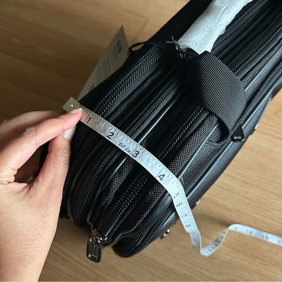 NWT Kenneth Cole Reaction Keystone Checkpoint-Friendly Laptop Portfolio Bag - Picture 12 of 12